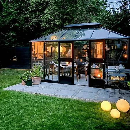 1915 With Garden In Forfatterkvarteret Copenhagen