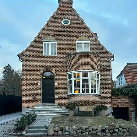 Holiday home 1915 With Garden In Forfatterkvarteret Copenhagen