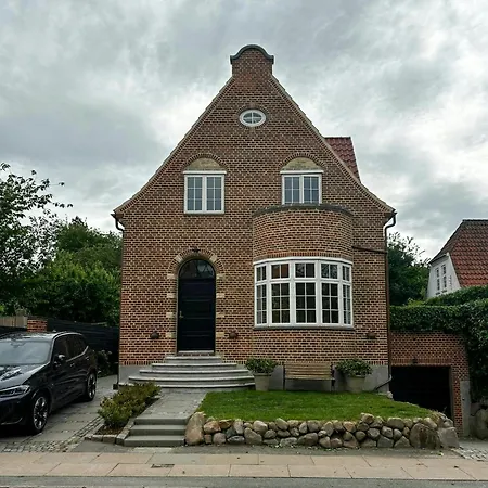 1915 With Garden In Forfatterkvarteret Holiday home Copenhagen