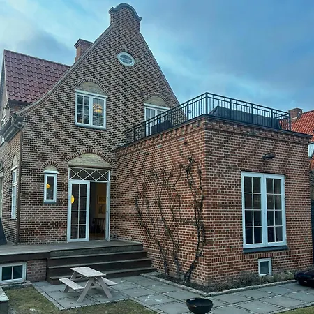 Holiday home 1915 With Garden In Forfatterkvarteret *