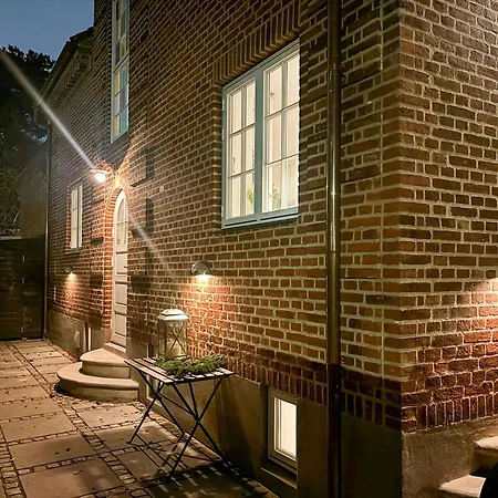 1915 With Garden In Forfatterkvarteret Copenhagen